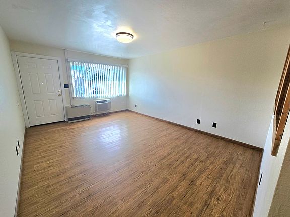 3rd image of 3016 Denver St