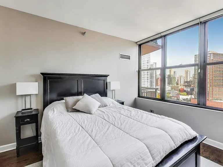 330 N Jefferson St #1703 — Photo 15