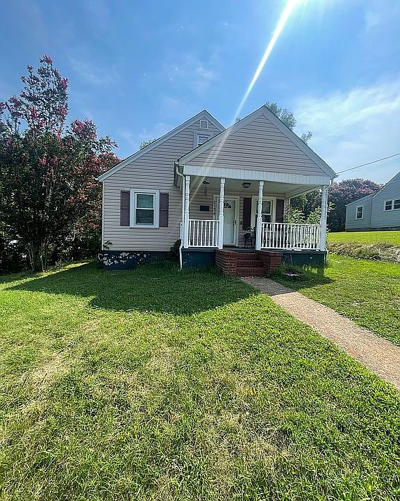 2nd image of 2134 Baxter St