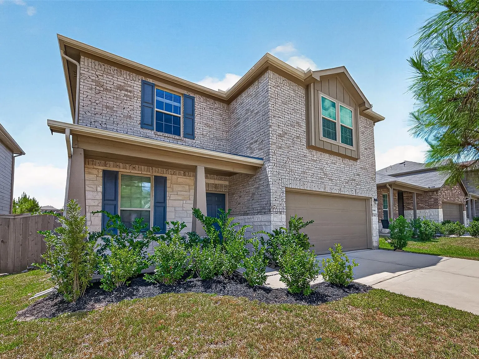 4 bed, 2.5 bath, 2538 sqft, $2,395 — Photo 2