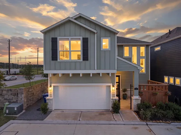 602 Sandy Bay Ln, Kemah, TX 77565