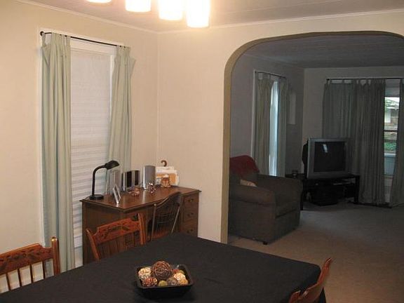 5th image of 224 Buttonwood Ave