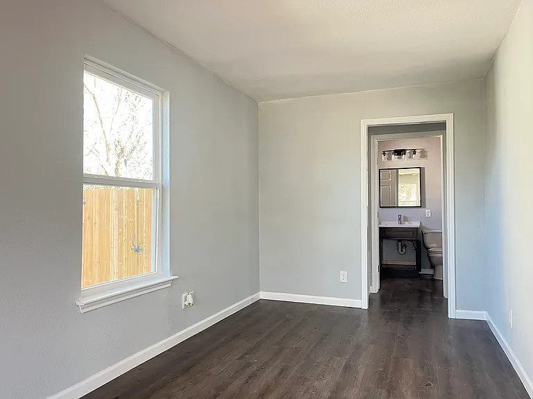 105 Chico St — Photo 5