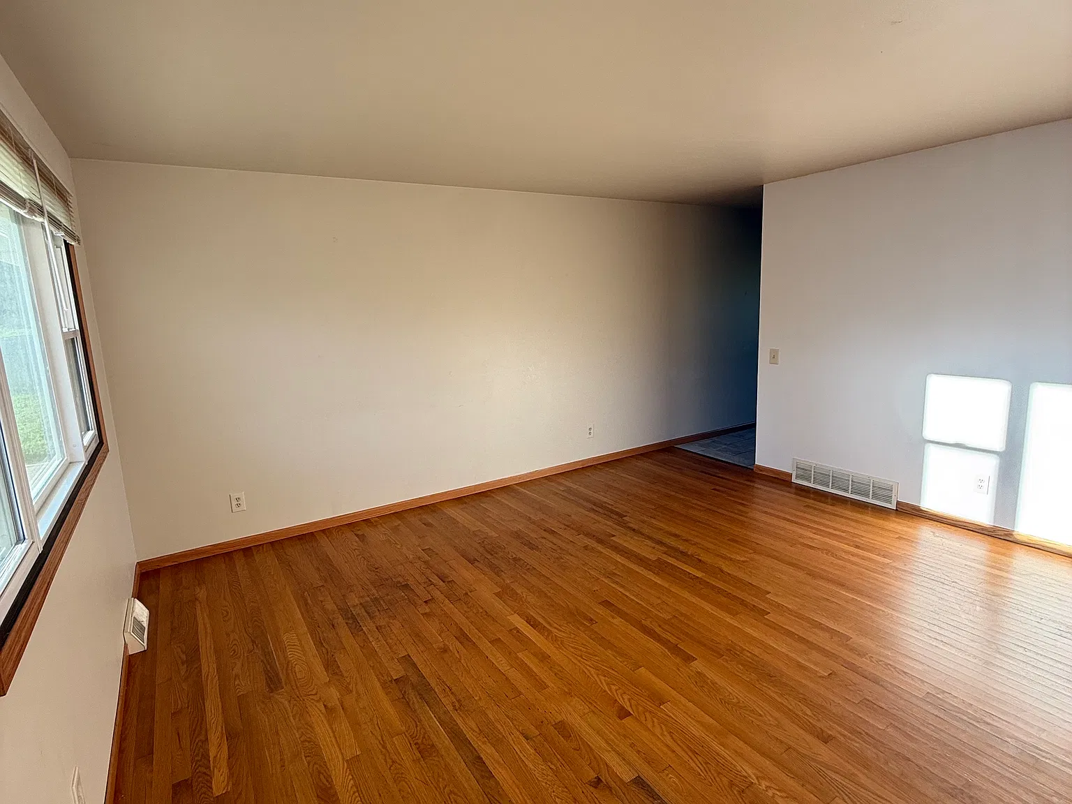 3 bed, 1300 sqft, $2,300 — Photo 3