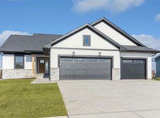 1101 High Ridge Trl, Solon, IA 52333