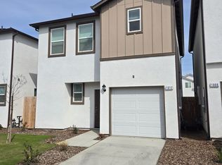 1012 Buena Vista Ln, Hanford, CA 93230