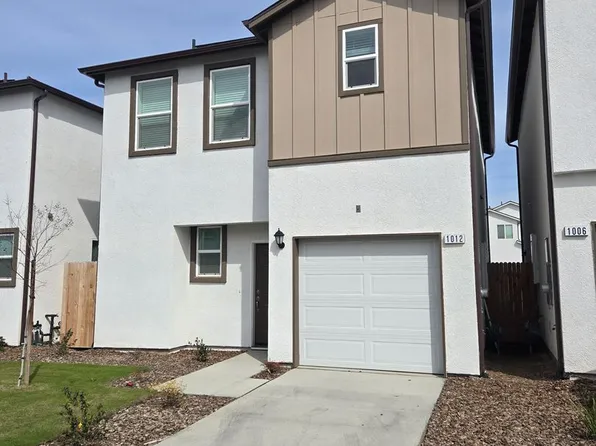 1012 Buena Vista Ln, Hanford, CA 93230