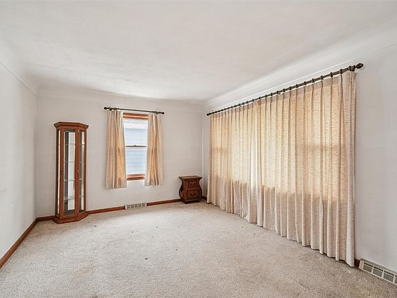 4th image of 361 31st St NW