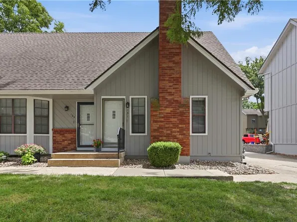 131 SW Donovan Rd, Lees Summit, MO 64063
