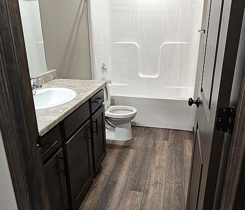 4th image of 822 Phoenix Ct APT A