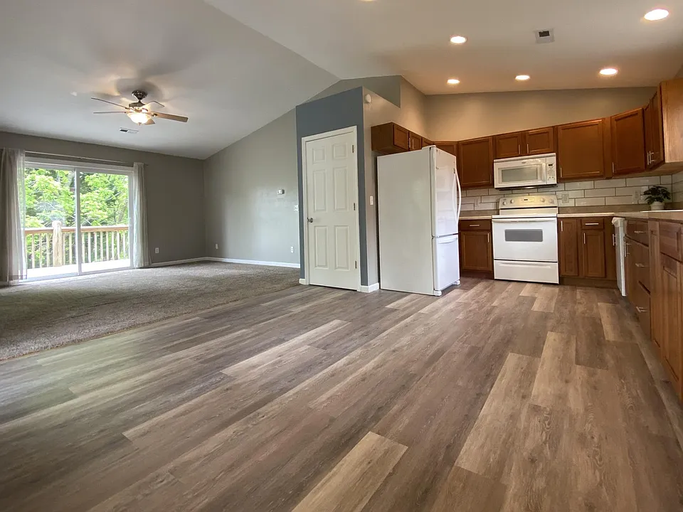 12 Brookside Cir