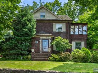 143 Reldyes Ave, Leonia, NJ 07605