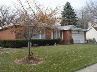 1205 N Oakwood Dr, McHenry, IL 60050