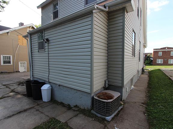 4th image of 3306 Dewey Ave
