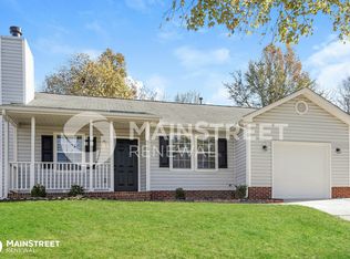 3824 Hunters Run Ln, Matthews, NC 28105
