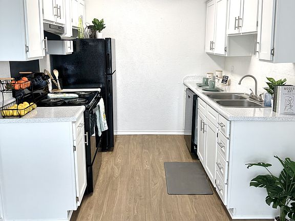 4th image of 15505 Hillcrest Rd #2006