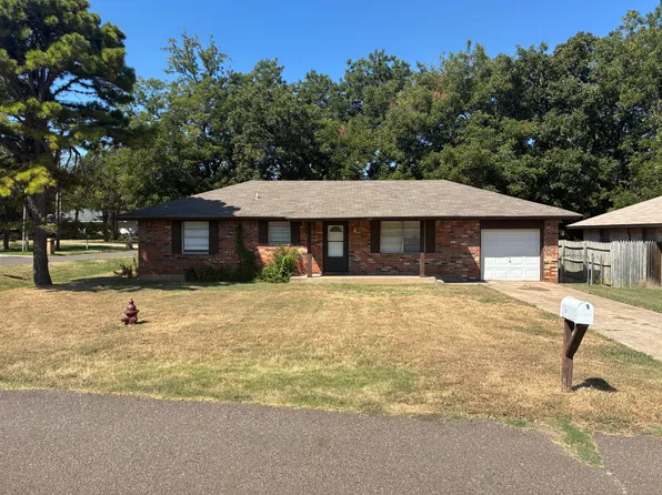 1911 Spencer Dr, Harrah, OK 73045