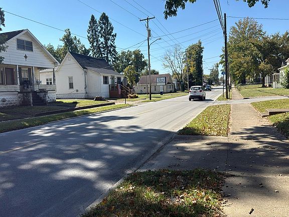 5th image of 902 E Main St