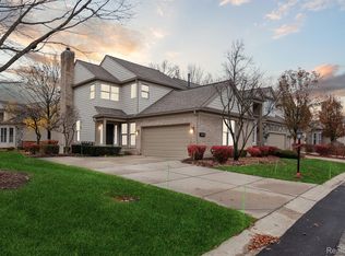 39714 Southwind Ln, Northville, MI 48168