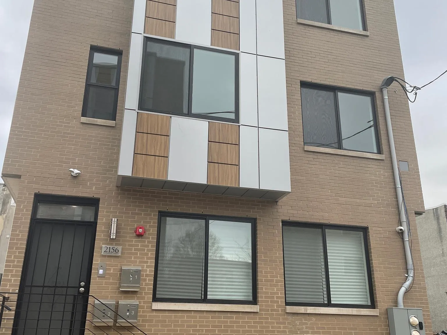 2 bed, 950 sqft, $1,854 — Photo 2