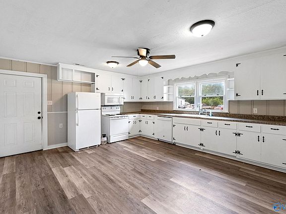 5th image of 810 Sanders St