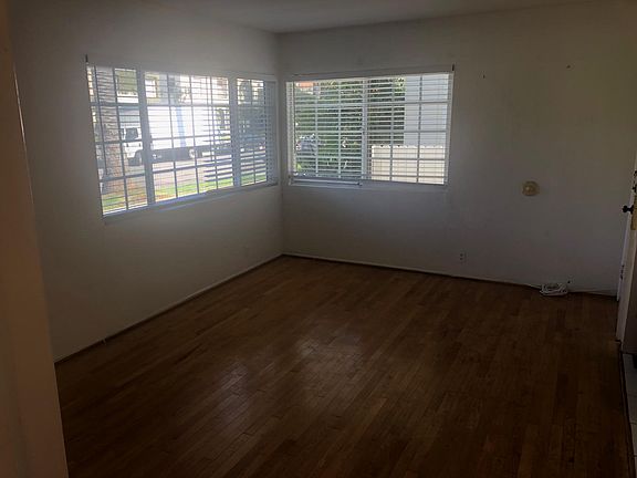 3rd image of 143 N Hamilton Dr Unit A