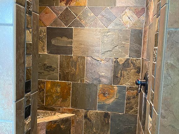 Walk-in shower, 2 heads