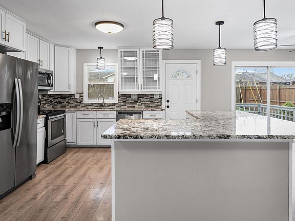 5th image of 2100 Valdez Dr