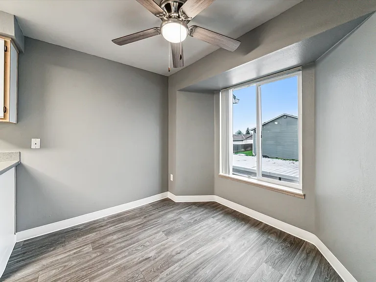 Oak Park Village Apartments — Photo 16