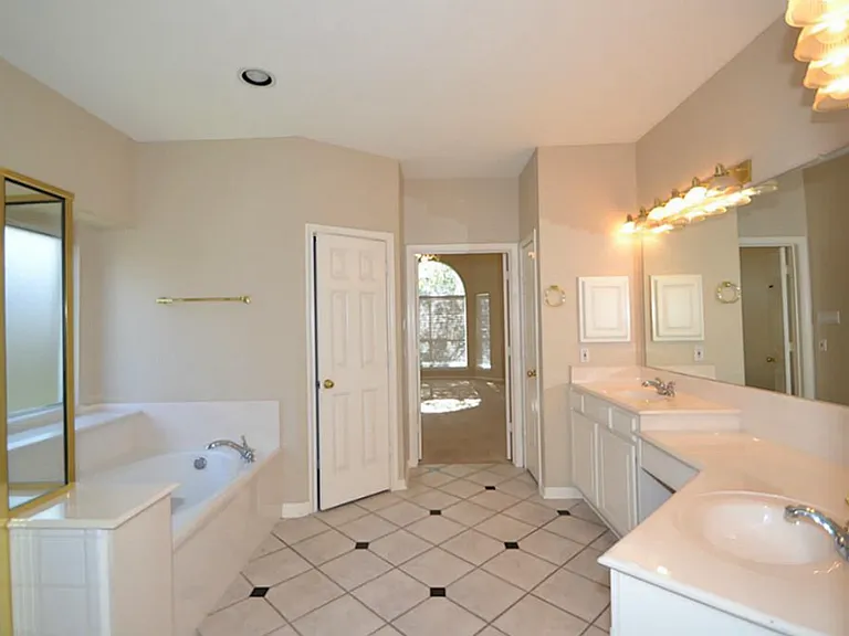 14207 Cairns Ct — Photo 17