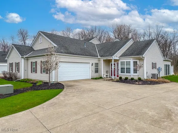 10623 Crossings Dr, Aurora, OH 44202