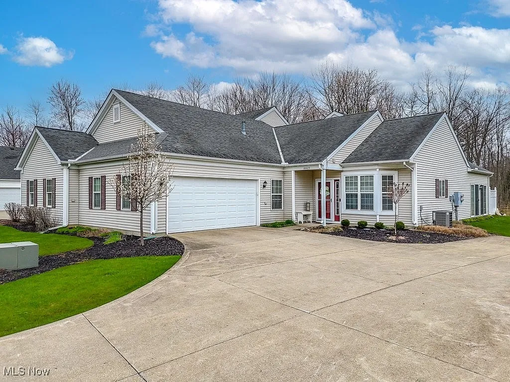 10623 Crossings Dr photo 1