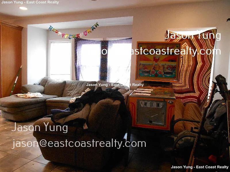 6 bed, 2.0 bath, $5,700 — Photo 2