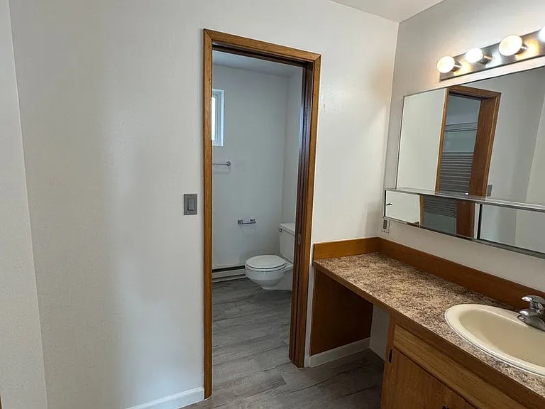 Town House Manor — Photo 10