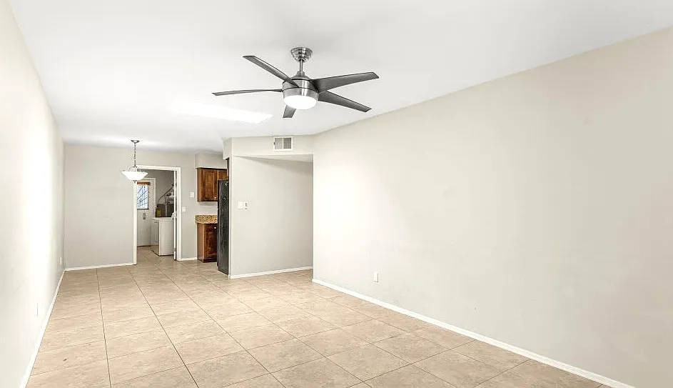 4 bed, 1925 sqft, $2,599 — Photo 4