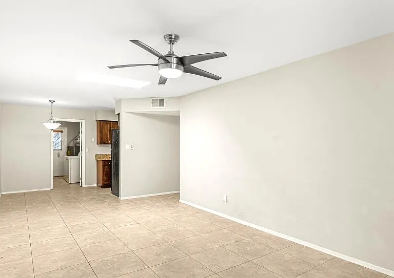 1702 E Gaylon Dr — Photo 4