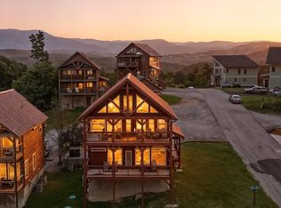 2042 Starr Crest Dr, Sevierville, TN 37876