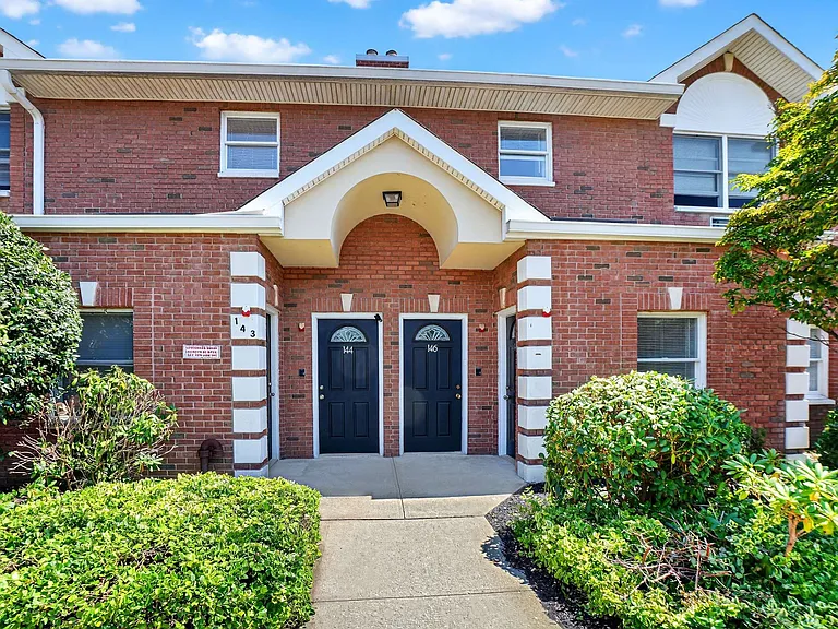 Bunt Commons II: 55+ Senior Living Community — Photo 12