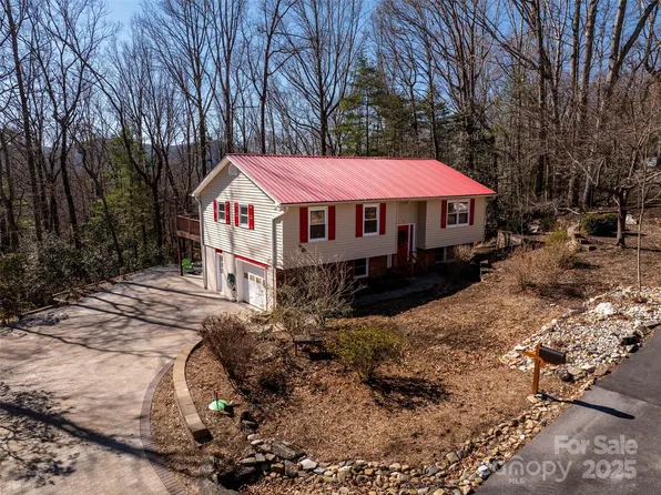 9 Oak Knoll Dr, Hendersonville, NC 28739