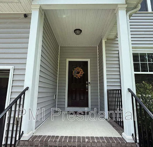 7044 Hepworth Dr — Photo 2