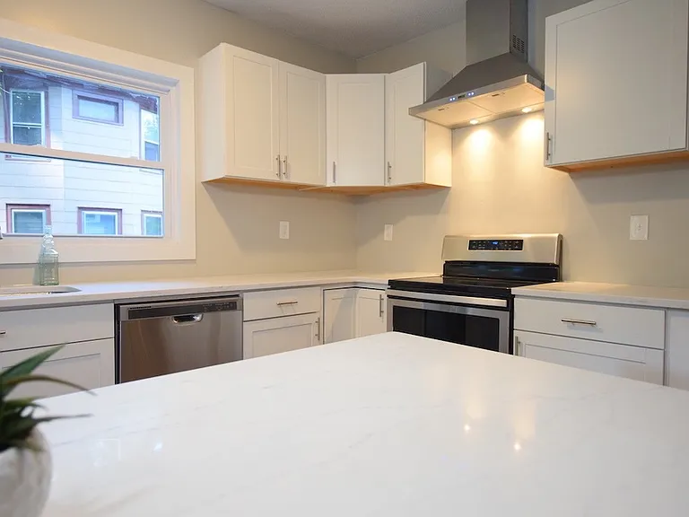 1002 N Aurora St — Photo 123