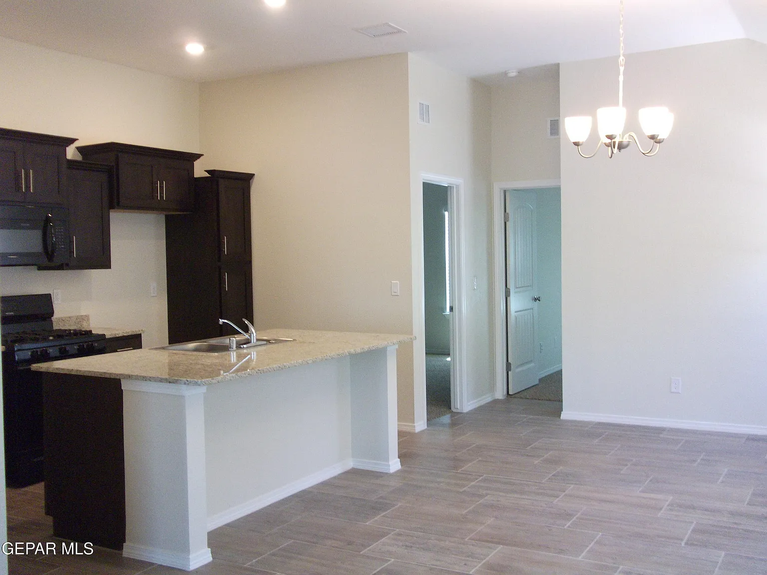 4 bed, 2.0 bath, 1338 sqft, $1,650 — Photo 4