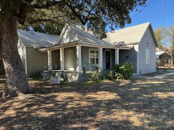 1210 S Blackburn St, Brady, TX 76825