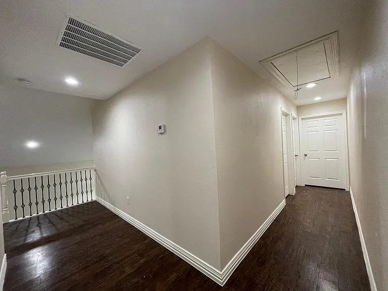 215 W Rochelle Rd — Photo 16