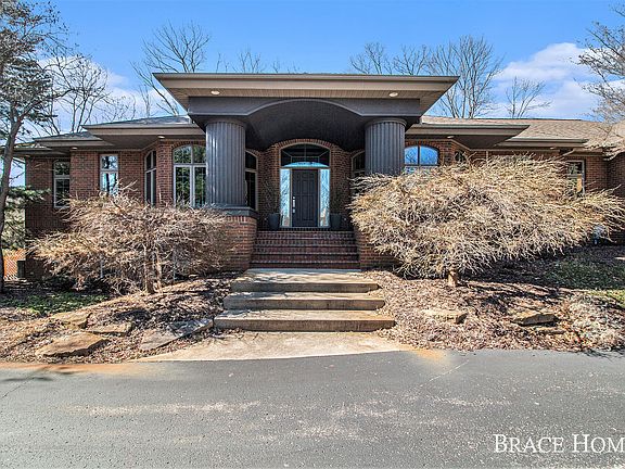 3rd image of 3333 Mahogany Ct NE