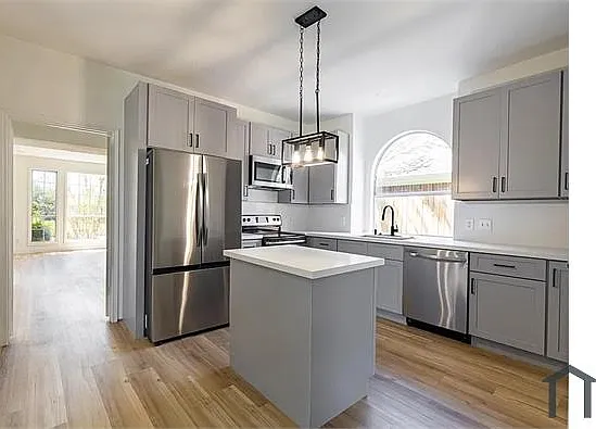 2334 Stillwater Dr — Photo 4