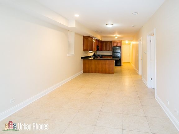 3rd image of 2141 W Superior St #G09c