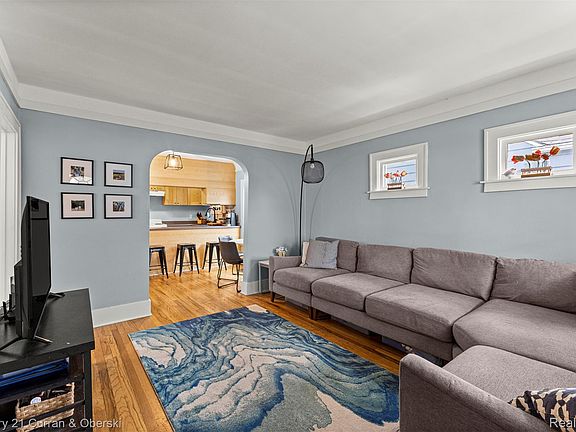3rd image of 708 Channing St