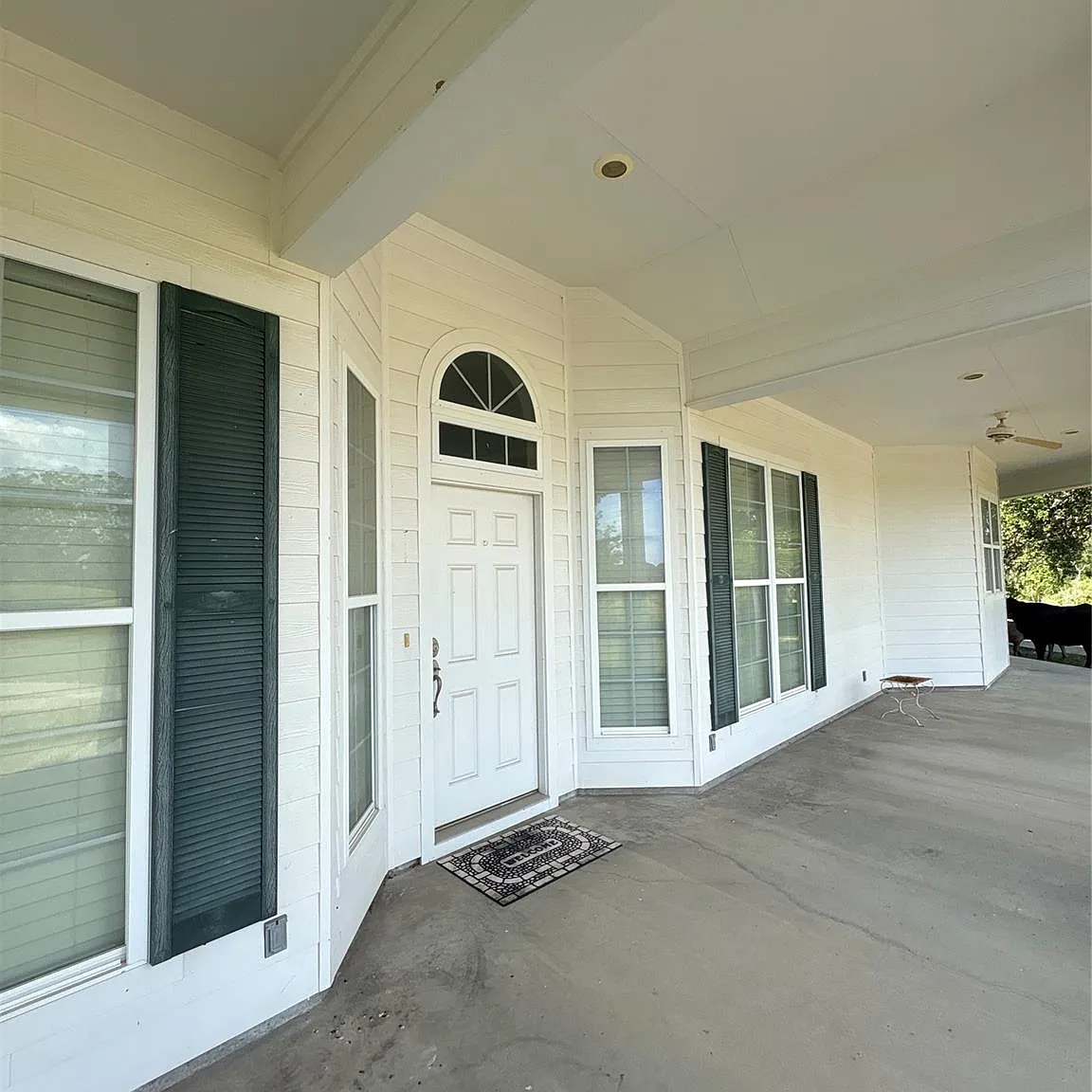 4 bed, 2.5 bath, 3600 sqft, $3,500 — Photo 2
