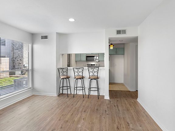2nd image of 5137 Nicholson Dr APT B33